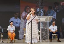La precandidata presidencial del Frente Amplio por México, Xóchitl Gálvez, habla durante un acto en la ciudad de Tijuana (2)