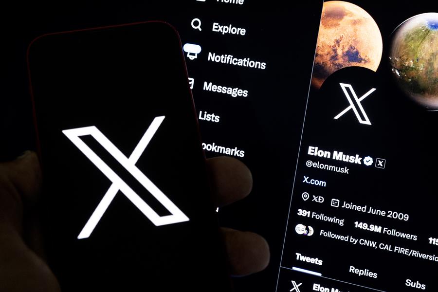 Logo nuevo twitter La X que sirve de nuevo logotipo a Twitter ha desembarcado en las últimas horas en la aplicación para móviles de la red social y en la sede central de la empresa en San Francisco, un paso más en el cambio de imagen decidido por el multimillonario Elon Musk.