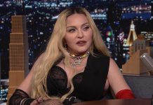 La icono de la música pop Madonna afirmó sentirse "afortunada" por "estar viva" y agradeció el apoyo de sus hijos y sus amigos, un mes después de ser hospitalizada en una unidad de cuidados intensivos (UCI) por una grave infección bacteriana.