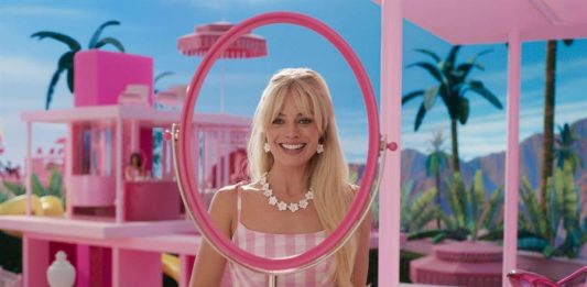 Margot Robbie durante un fragmento de la película Barbie.