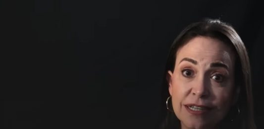 El Gobierno condenó este viernes la decisión de la Contraloría venezolana de inhabilitar a la opositora María Corina Machado para participar en las primarias de octubre, previas a las elecciones presidenciales de 2024.