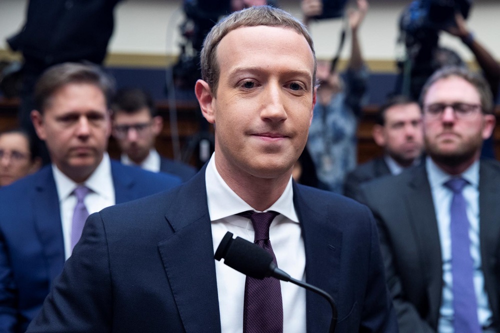 Mark Zuckerberg La fiscal general de Florida, Ashley Moody, anunció este lunes que invitó al director ejecutivo de Meta, Mark Zuckerberg, a testificar el próximo octubre ante el Consejo Estatal sobre la Trata de Personas por el uso de su plataforma por parte de criminales que explotan a las víctimas.