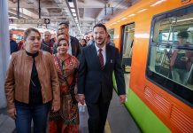 Gobierno de la Ciudad de México reabre 5 estaciones elevadas que colapsaron en 2021 Una parte del tramo elevado de la línea 12 del Metro de la capital mexicana reanudó operaciones este sábado después de más de dos años de su colapso que dejó a más de un centenar de lesionados y 26 muertos.