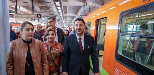 Una parte del tramo elevado de la línea 12 del Metro de la capital mexicana reanudó operaciones este sábado después de más de dos años de su colapso que dejó a más de un centenar de lesionados y 26 muertos.