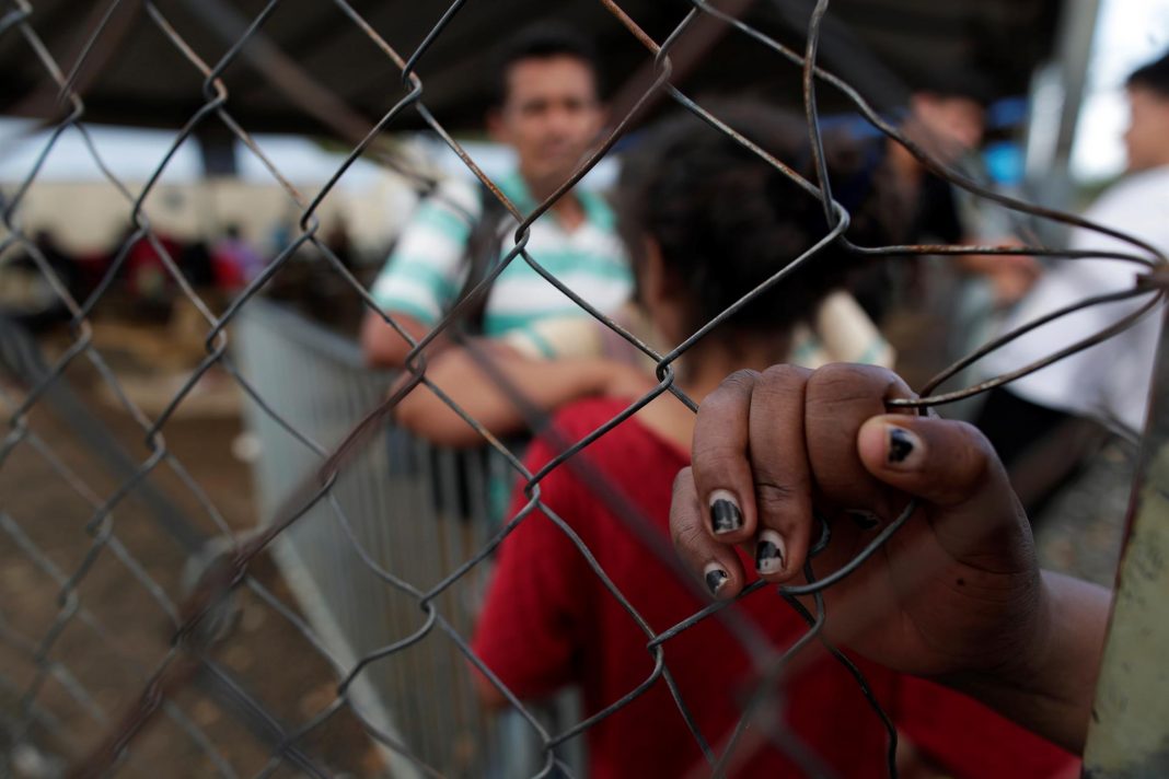 Las fuerzas de seguridad de Guatemala detuvieron este lunes a más de 100 migrantes, la mayoría de ellos venezolanos, tras ingresar al país de forma irregular, en su trayecto hacia Estados Unidos.