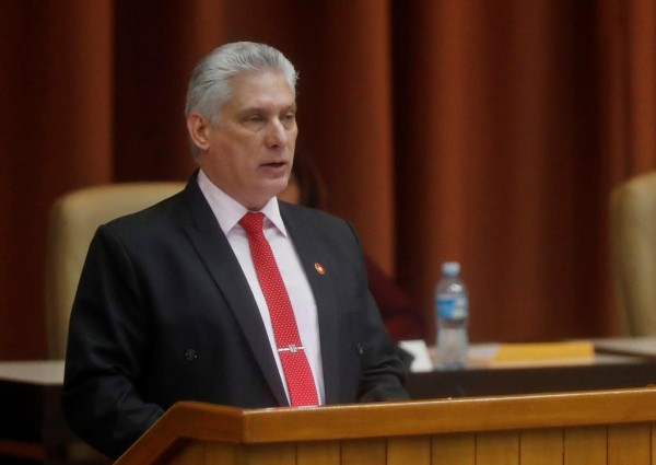 Miguel Díaz-Canel El presidente de Cuba, Miguel Díaz-Canel, defendió este sábado ante el Parlamento (unicameral) las misiones de los médicos cubanos en el extranjero, a pesar de la