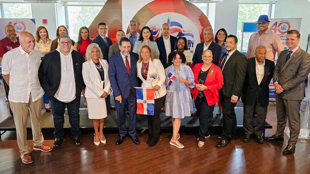 NDDP Portada Con la recepción ofrecida por el presidente del Condado de Queens el 10 de este mes, iniciaron las celebraciones dominicanas en Nueva York y el lunes 17 de julio, durante una concurrida rueda de prensa, oficialmente se anunciaron los detalles del majestuoso Desfile Dominicano 2023.