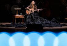 La cantante y compositora Natalia Lafourcade cerrará la gira de su último disco, "De todas las flores", con tres conciertos en México, entre los que se destaca uno en el Auditorio Nacional, el más importante de la capital, el próximo 7 de noviembre.