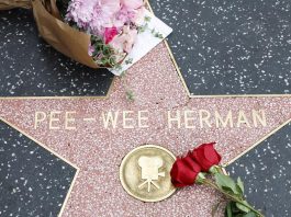 El cómico Paul Reubens, cuyo alter ego Pee-wee Herman fue toda una sensación en la televisión y el cine durante la década de 1980, falleció este domingo en Los Ángeles a los 70 años a causa del cáncer.