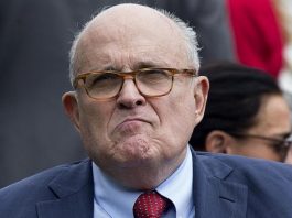 Un comité disciplinario de abogados ha recomendado la inhabilitación del exalcalde de Nueva York, Rudy Giuliani, en Washington DC, por su trabajo en nombre del entonces presidente Donald Trump para anular los resultados de las elecciones de 2020.