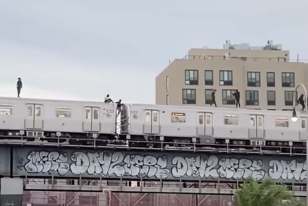 SUBWAY SURFIN