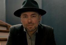 Santiago Cruz ha estado compartiendo su voz única a través de todo Latinoamérica con una variedad de giras y discos.