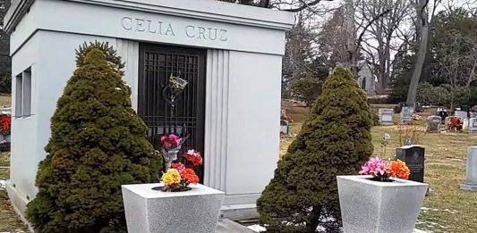 El cementerio de Woodlawn en El Bronx, donde descansan los restos de Celia Cruz (1925-2003) abrirá su mausoleo el próximo 16 de julio al cumplirse ese día el 20 aniversario de la muerte de la "reina de la salsa", informó a EFE una portavoz del camposanto.