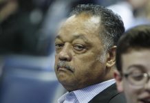 El reverendo y activista Jesse Jackson se retira de su organización de derechos civiles activista de derechos civiles y pastor Jesse Jackson