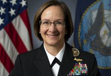 El presidente Joe Biden, eligió este viernes a la almirante Lisa Franchetti para liderar la Armada estadounidense, una elección que, de confirmarse, la convertiría en la primera mujer al frente de esa división y en el Estado Mayor conjunto.