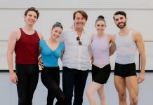 New York City Ballet y Ballet Hispánico unidos por primera vez por coreógrafo Pedro Ruiz bailarín y coreógrafo Pedro Ruiz (c) junto a un grupo de bailarines en Nueva York
