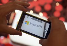 Jueza da luz verde a la compra de Activision por parte de Microsoft Una jueza federal de California dio luz verde este martes a la disputada compra de la empresa de videojuegos Activision Blizzard por parte del gigante tecnológico Microsoft, que la Comisión Federal de Comercio (FTC, en inglés) había intentado detener.