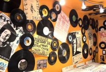 pared decorada con vinilos