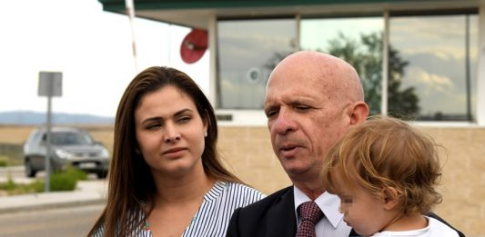 El exgeneral venezolano Hugo "El Pollo" Carvajal compareció este jueves por vez primera ante un juez de Nueva York tras su extradición el miércoles desde España por cargos de narcotráfico, entre otros, y se declaró no culpable, informaron a EFE testigos en la sala.