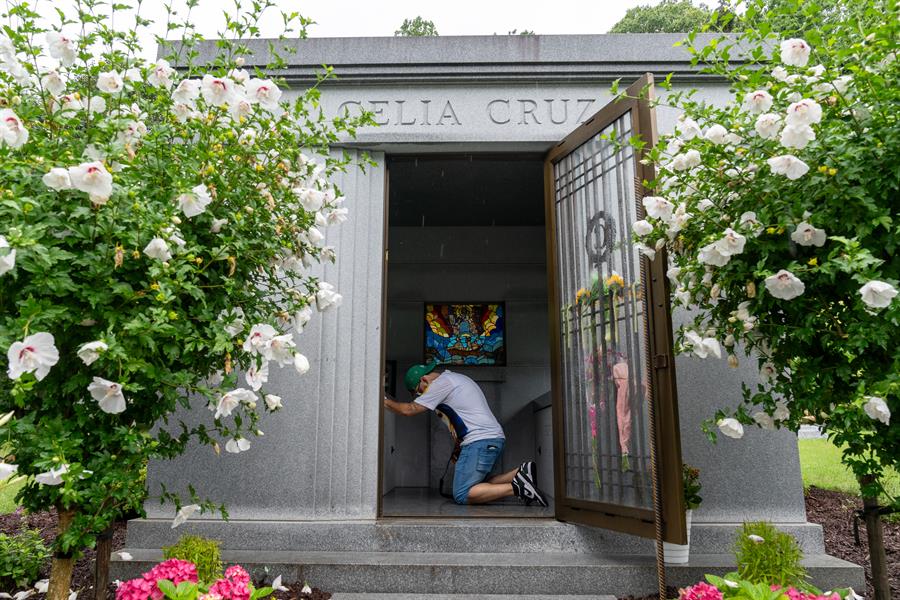 tumba de Celia Cruz