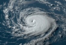 La Administración Nacional de Océanos y Atmósfera de EE.UU. (NOAA) informó este jueves de que espera una temporada de huracanes en el Atlántico "por encima de lo normal" debido a las altas temperaturas del mar, con la formación de entre 14 y 21 tormentas tropicales, de las cuales entre 6 y 11 serían huracanes.