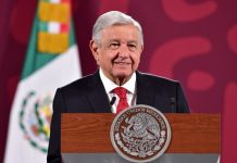 El presidente de México, Andrés Manuel López Obrador, ha acusado este martes de "sectarios" a los cuatro gobiernos estatales --Jalisco, Chihuahua, Yucatán y Coahuila-- que han anunciado que se negarán a distribuir lo nuevos libros escolares elaborados por el Ministerio de Educación para el próximo curso.