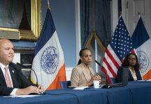 Nueva York recurre a estudiantes universitarios para ayudar a los inmigrantes La ciudad de Nueva York ha comenzado a recurrir a las universidades del estado para que sus estudiantes ayuden con el complicado proceso de solicitudes de asilo a los miles de inmigrantes que siguen llegando a la ciudad en busca de alojamiento y trabajo.