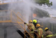 Bomberos se entrenan para enfrentar diferentes modalidades de emergencias (1)