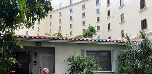 El condado de Miami Dade, el más rico y poblado de Florida, está viendo disminuir su población por primera vez desde 1970 y la razón es simple: el elevado costo de la vivienda, inalcanzable incluso para personas de clase media.