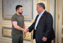 El exgobernador de Nueva Jersey Chris Christie se convirtió este viernes en el segundo aspirante a la nominación republicana para las elecciones presidenciales de Estados Unidos de 2024 que visita Ucrania para expresar su apoyo al mandatario de país europeo, Volodímir Zelenski.