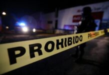Un conserje de 41 años, de origen venezolano, apuñaló el lunes a su esposa y sus dos hijos pequeños, antes de suicidarse, un suceso que ha causado conmoción este martes en el exclusivo barrio donde sucedieron los hechos y lugar de trabajo del señalado.