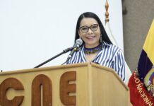 Elecciones extraordinarias en Ecuador inician con el voto de presos sin sentencia en firme La votación de las elecciones presidenciales y legislativas extraordinarias de Ecuador comenzó este jueves con el sufragio de los presos sin sentencia en firme, un proceso que se lleva a cabo dentro de las prisiones.