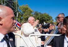 El Papa Francisco ha invitado a los jóvenes a preguntarse en silencio "qué cosas en la vida les hacen llorar" y ha advertido de lo "feas" que son "las almas cerradas".