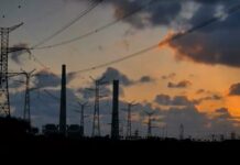 Presentan un tercer plan para reducir en un 80 % la deuda de la eléctrica de Puerto Rico La Junta de Supervisión Fiscal (JSF) para Puerto Rico presentó su tercer plan de ajuste enmendado para reducir en casi un 80 % la deuda de la estatal Autoridad de Energía Eléctrica (AEE), que asciende a 10.000 millones de dólares.