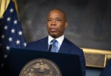 La ciudad de Nueva York tiene a más de 57.300 personas bajo cuidado y cada una le cuesta 383 dólares al día en albergue, comida y educación para los niños, además de otro tipo de asistencia que reciben en los refugios, dijo este miércoles el alcalde Eric Adams.
