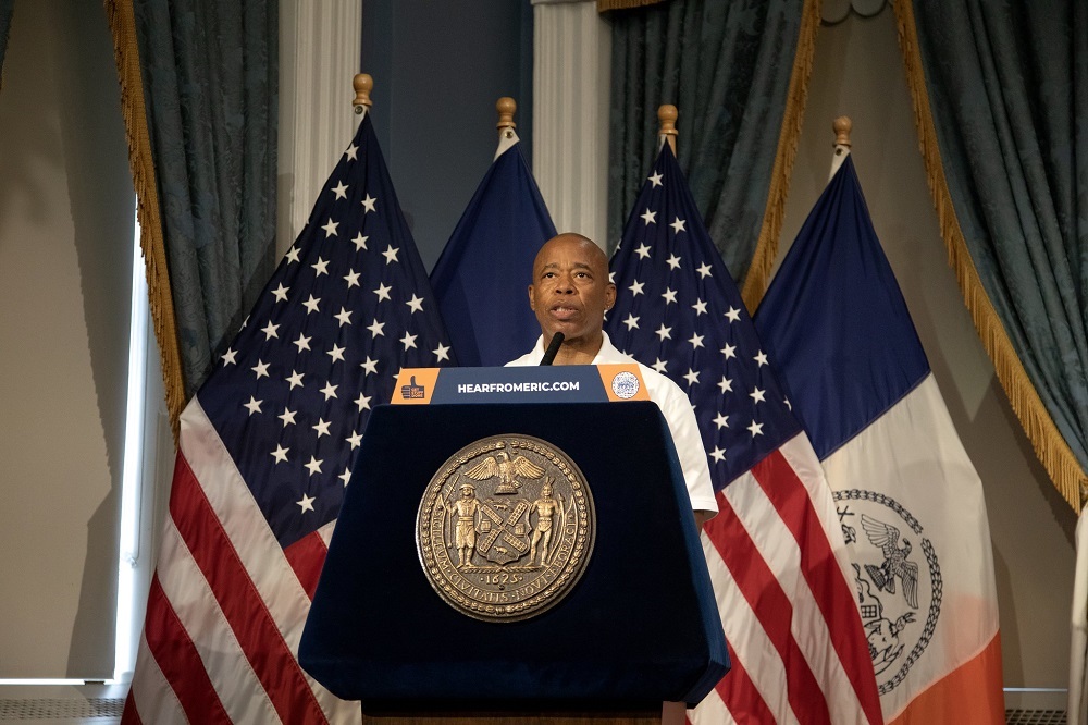 Eric Adams. Violet MendelsundMayoral Photo Office La ciudad de Nueva York quiere convertirse en la primera gran ciudad en tener una flota de viajes compartidos de las compañías Uber y Lyft