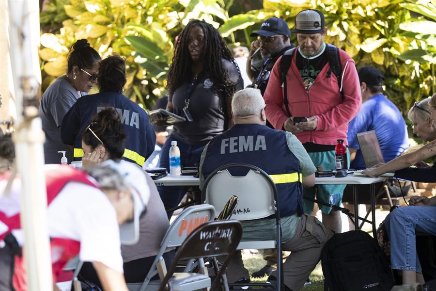 FEMA en Maui durante el incendio FEMA en Maui