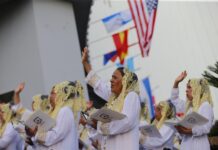 Fieles participan en la Santa Cena de la iglesia de La Luz del Mundo (3)