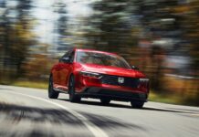 Los Hispanos en Estados Unidos y el Honda Accord van de la mano. He hablado antes de cuán numerosos son los dos sedanes de Honda, el Civic y el Accord, junto a sus semejantes de Toyota, en los apartamentos donde viven muchos latinos.
