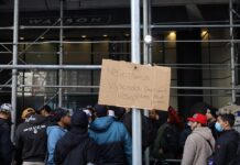 Nación de inmigrantes Como lo demuestra la evidencia histórica, el territorio de lo que actualmente es Estados Unidos, ha recibido inmigrantes desde hace por lo menos once mil años. Todos los ciudadanos americanos tienen raíces inmigrantes.
