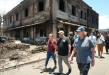 El gobernador de Hawái asegura que el número de muertos por los incendios "aumentará significativamente" Josh Green1.