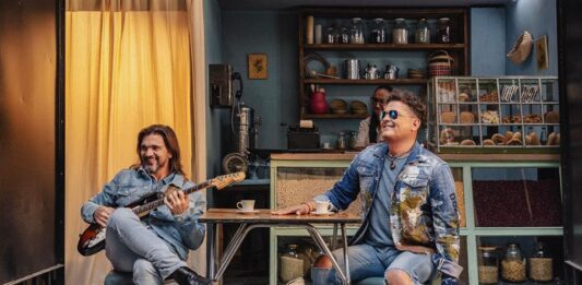 Juanes (i) y Carlos Vives (2)