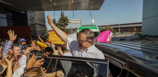 El excanciller mexicano y aspirante presidencial Marcelo Ebrard denunció un "gran desorden" en la encuesta que inició este miércoles el gobernante Movimiento Regeneración Nacional (Morena) para definir a su candidato presidencial para las elecciones de 2024.
