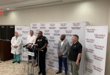 Policía en Florida mata a un fugitivo tras tiroteo que dejó dos agentes heridos Un sospechoso de disparar a dos policías de Orlando, Florida, durante una parada de tráfico, dejando gravemente heridos a los oficiales, terminó abatido por las fuerzas del orden tras una persecución que concluyó en un hotel de la ciudad donde se encuentran los parques de Disney, informaron las autoridades.