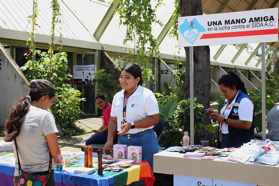 Migrantes reciben información contra la prevención del SIDA (1)