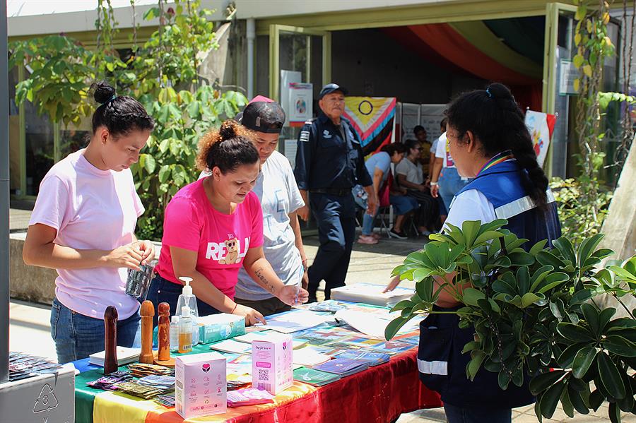 Migrantes reciben información contra la prevención del SIDA (3)
