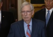 Mitch McConnell, líder republicano en el Senado, vuelve a quedarse paralizado Mitch McConnell.