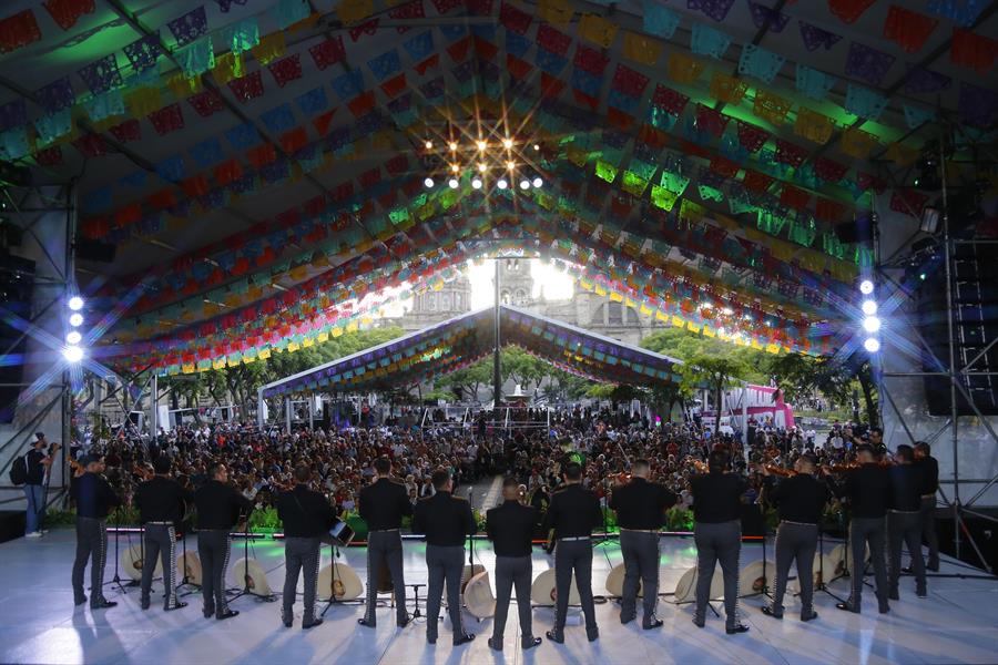 M&uacute;sicos participan en el concurso &ldquo;La voz del encuentro&rdquo;