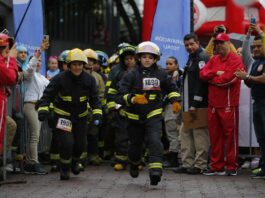Bomberos mexicanos “alcanzan las alturas” para ayudar a niñez con quemaduras graves Personal del cuerpo de bomberos participan hoy, en la octava Carrera Vertical (1)