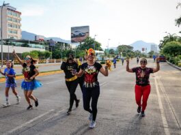 Superhéroes corren en Acupulco, sur de México, para recaudar fondos contra el cáncer Personas participan hoy en la cuarta carrera Héroes vs Cáncer en Acapulco (3)